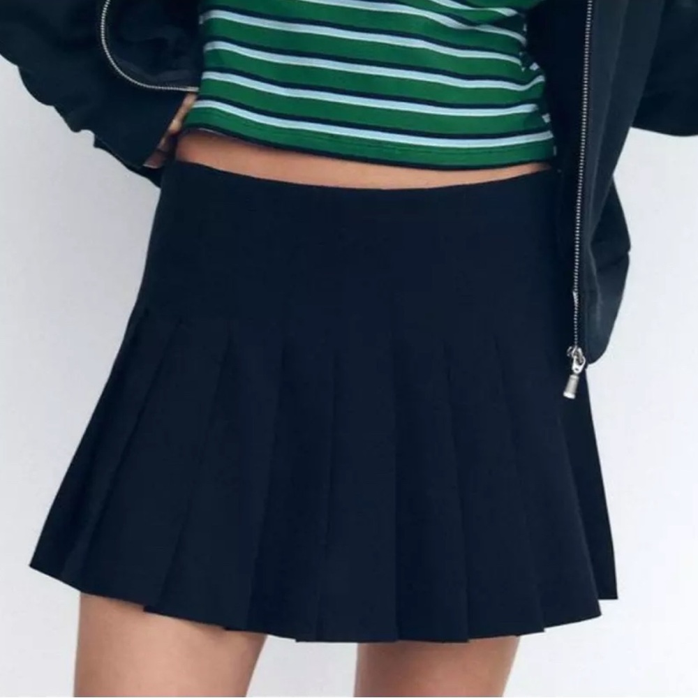 ZARA Black Pleated Mid Waist Skirt Shorts Skort Women’s Size X-Small